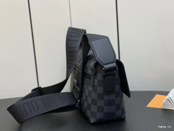 LOUIS S-Cape VUITTON Messenger 0822